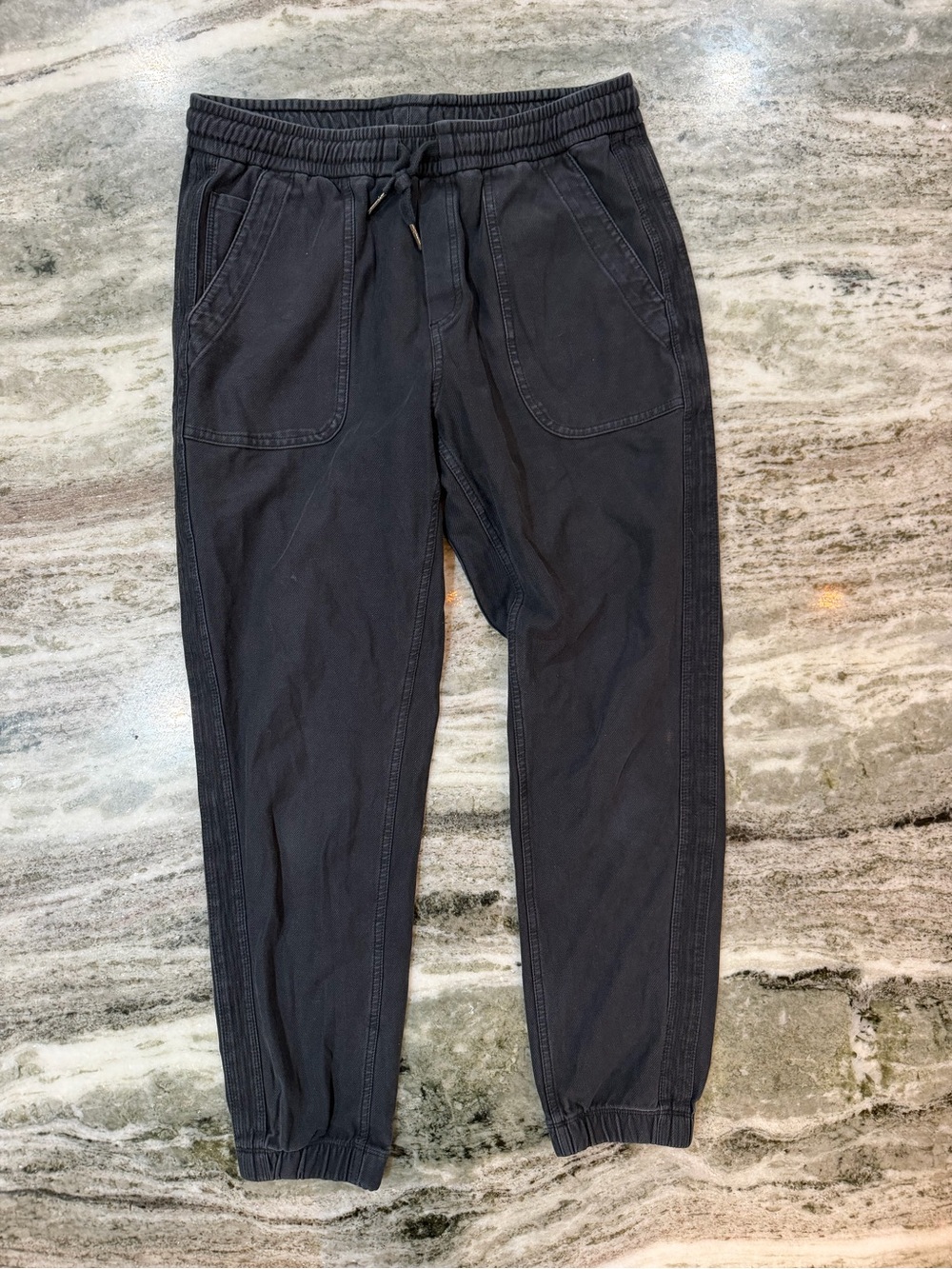 Athleta Farallon Jogger Black Drawstring Jogger Pants
Size 6 - Picture 3 of 8